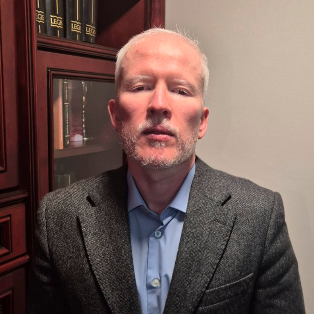 César centra su práctica en litigio contencioso administrativo y civil ante cortes nacionales en asuntos relacionados con responsabilidad contractual y extracontractual, civil y del estado, acciones de tutela, acciones colectivas, derecho sancionatorio, así como experiencia en procesos auditores internos y externos, en la formulación y ejecución de planes de mejoramiento y compliance.